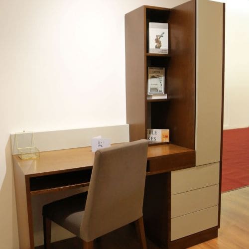 Bureau chambre d'enfant Youssef avec 2 tiroirs et un élément de rangement "des livres, cahiers ..